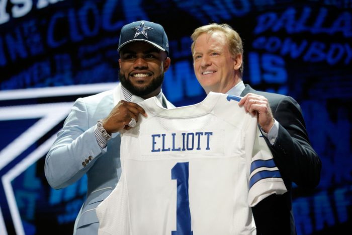 Cowboys Draft - Cowboys Running Back Carousel Stops At Ezekiel Elliott