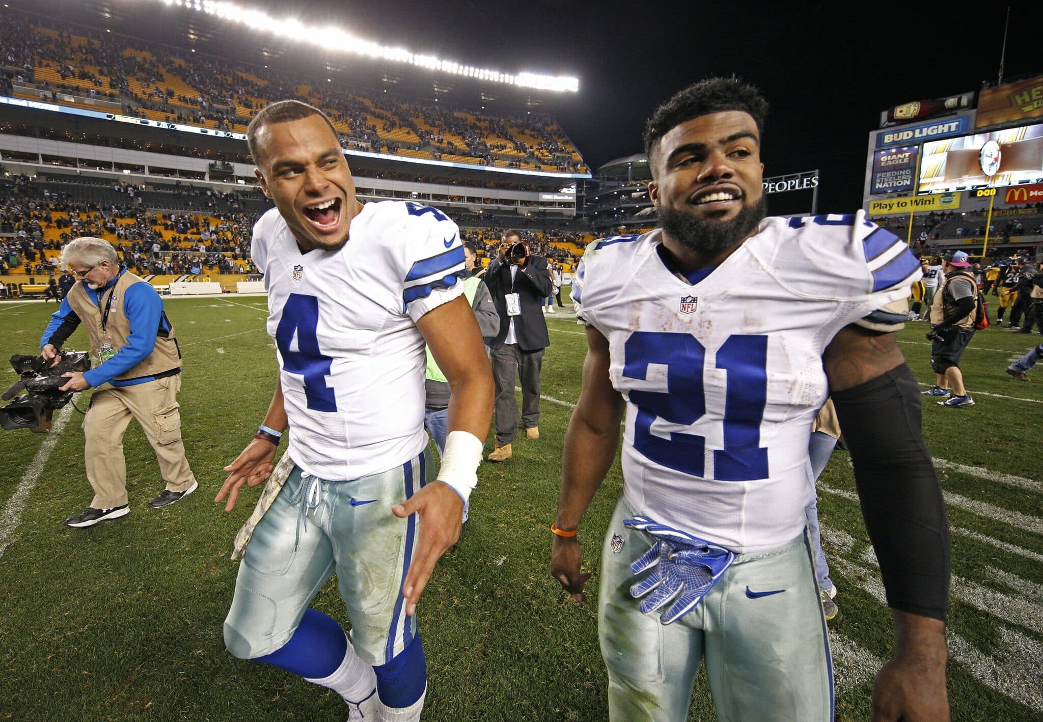 LOOK! Dak Prescott supports former teammate Ezekiel Elliott by wearing OSU  jersey