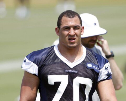 Cowboys DT Tyrone Crawford Kicked Off Thursday Flight