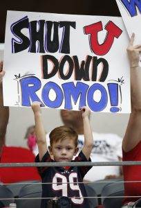 Young Texans fan trolls QB Tony Romo