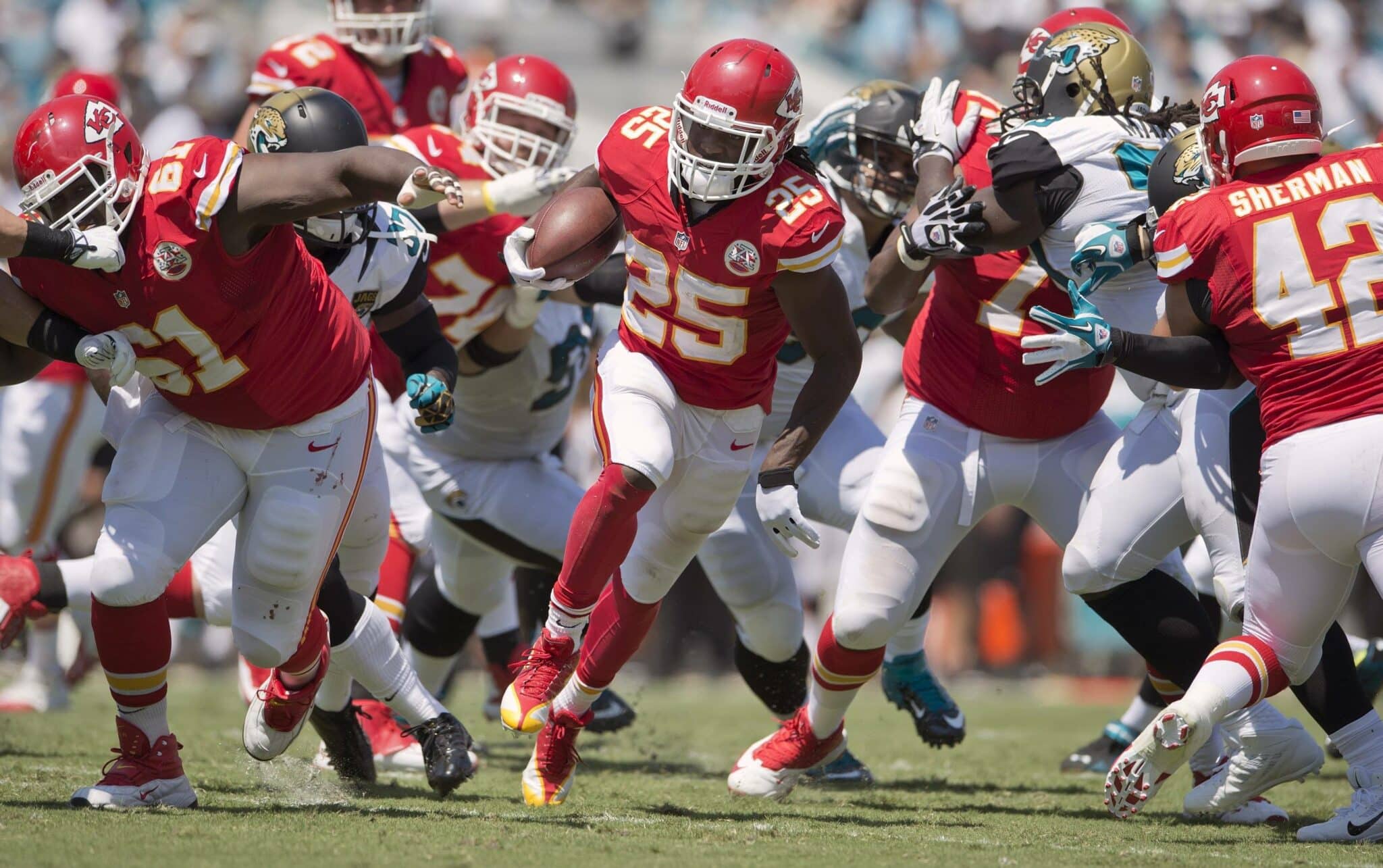 Chiefs score early, dominate Jaguars in 28-2 victory