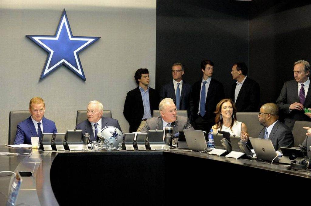 Cowboys 2017 Disappointment Began with Free Agency