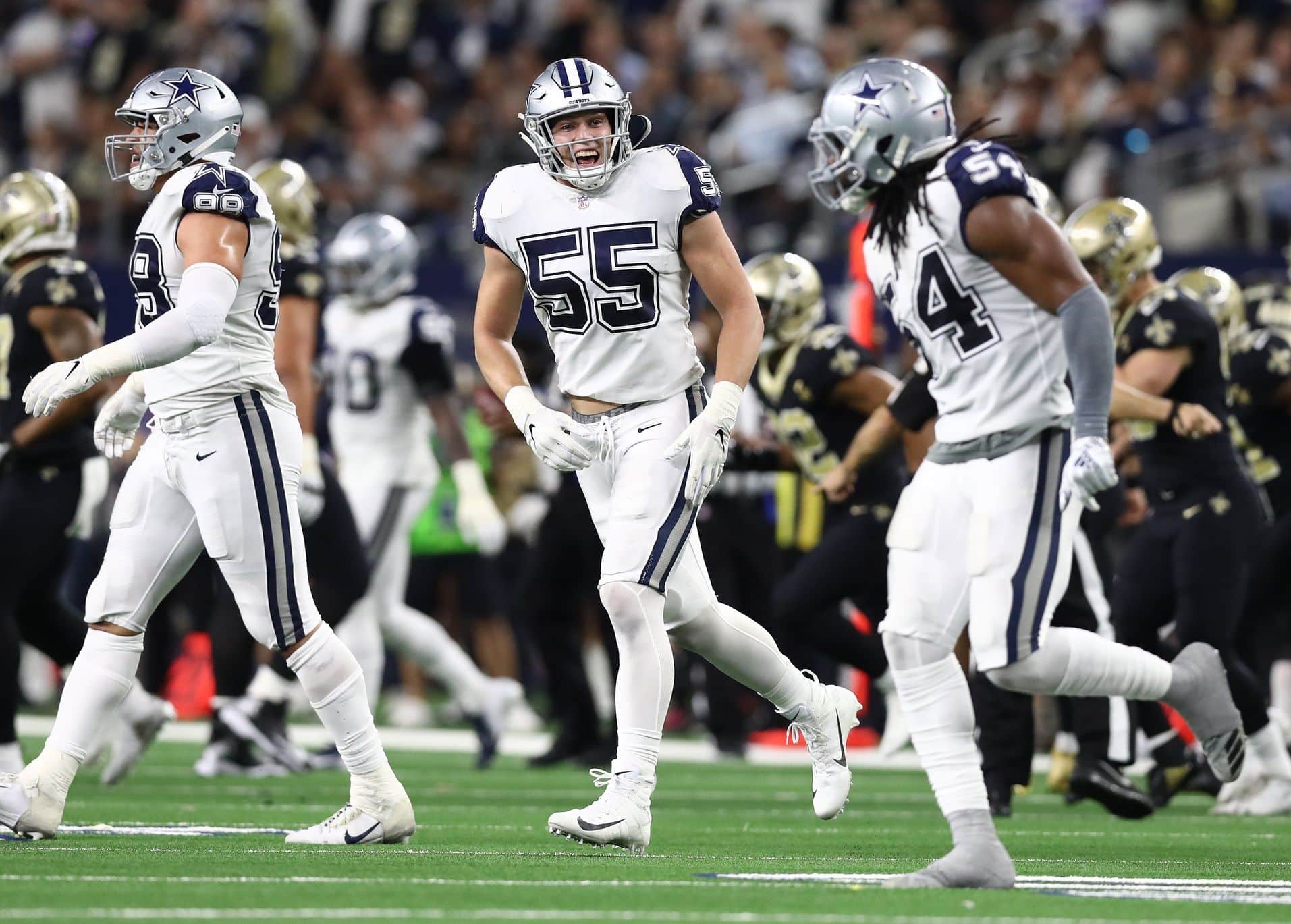 Cowboys LB Jaylon Smith back in his 'comfort zone' calling plays after  Leighton Vander Esch's injury