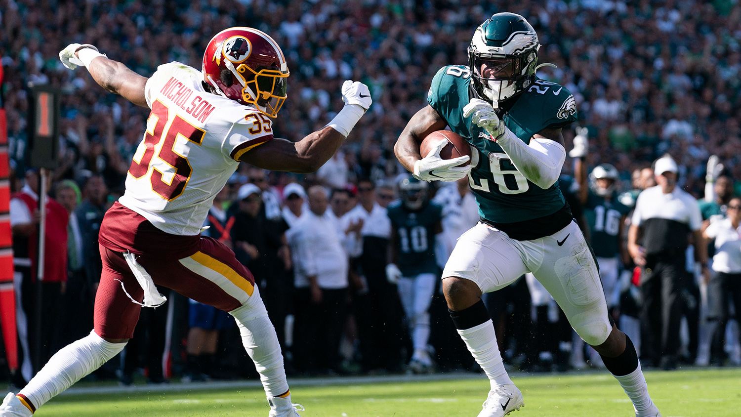 The Eagles Like Jordan Howard More Than Miles Sanders for Some Reason