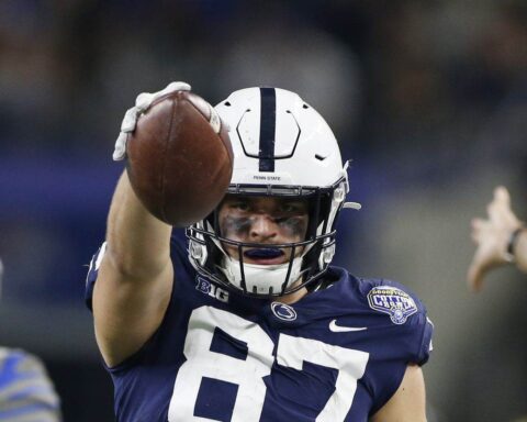Cowboys Land Top TE in Bleacher Report's Way-Too-Early 2021 Mock Draft