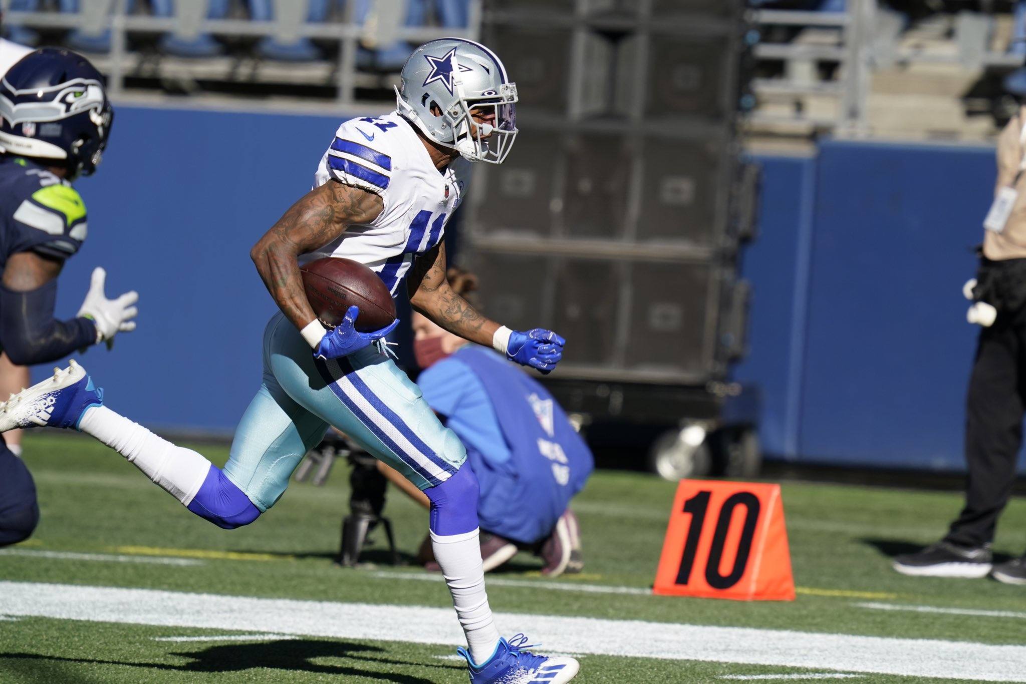 Cedrick Wilson injury: Cowboys WR suffers knee injury in fourth