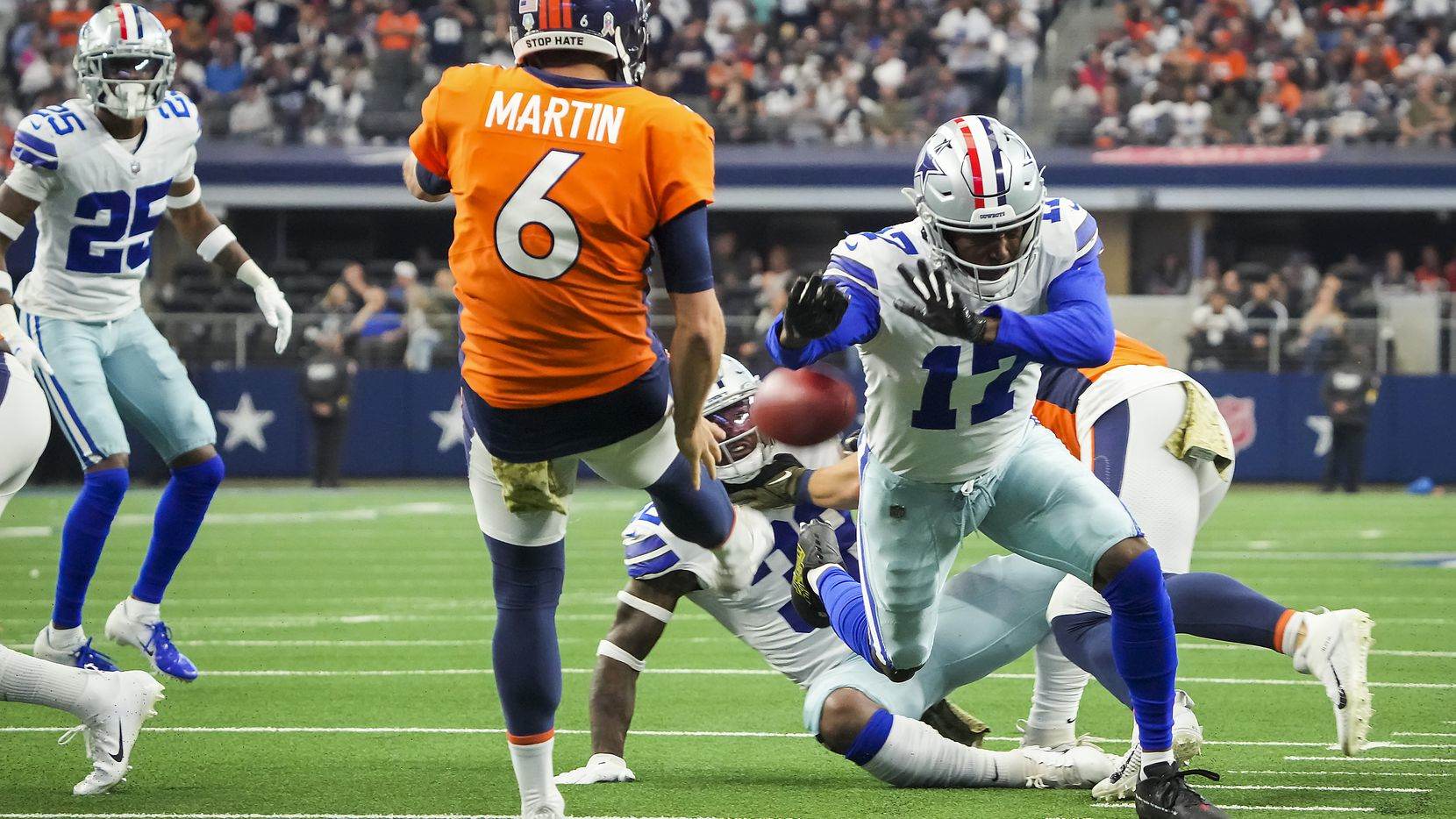 Cowboys give away blocked punt and see 6-game win streak end