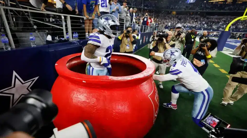 Reading the room: Cowboys are playing Russian roulette at RB