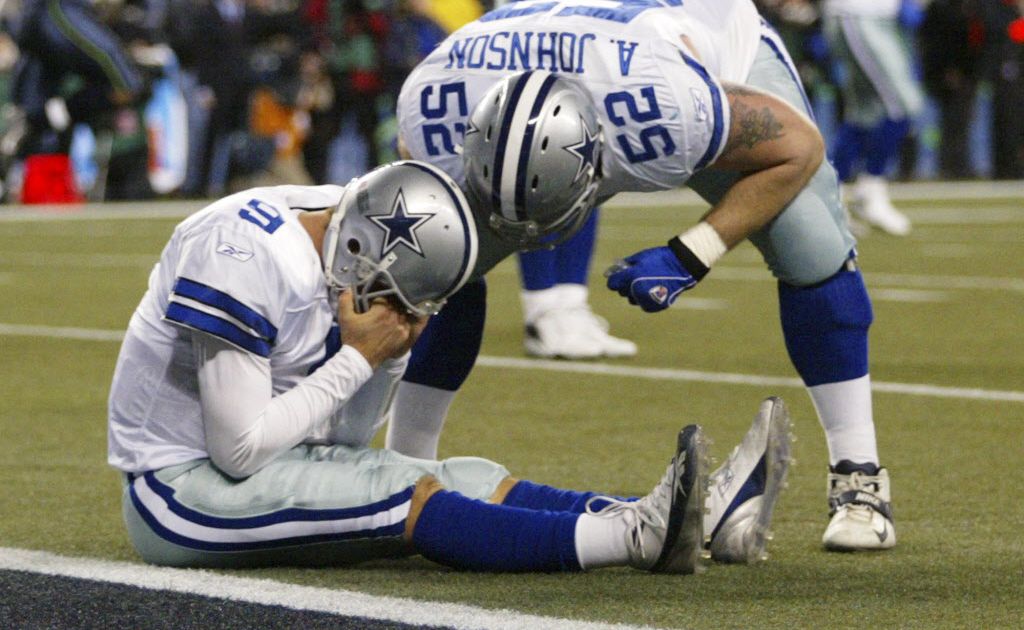 C Al Johnson consoles QB Tony Romo after a bobbled extra point in the playoffs at Seattle