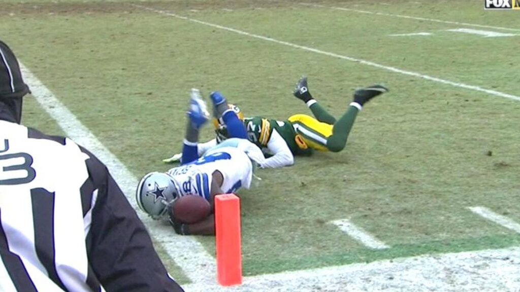 Dez Bryant fails to haul in a 4th down pass in the NFC Divisional playoffs