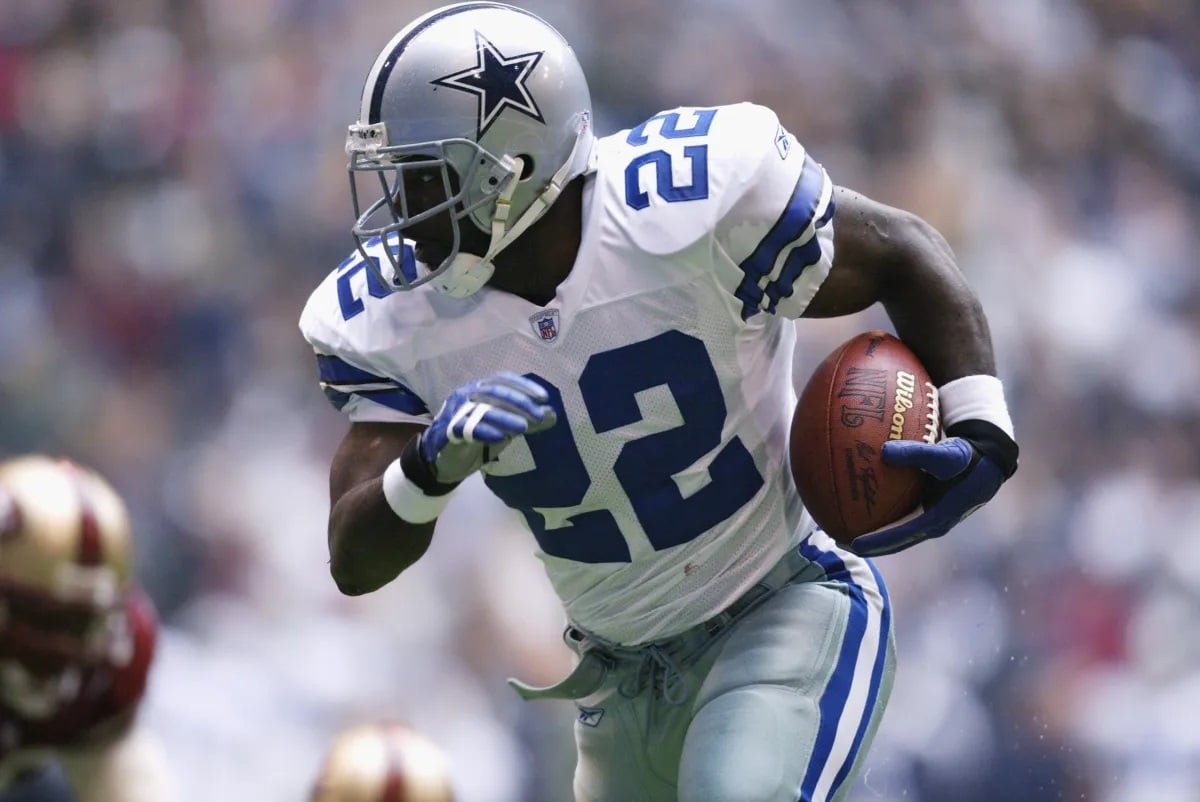 Dallas Cowboys Daryl Johnston blocks for Emmitt Smith against the News  Photo - Getty Images