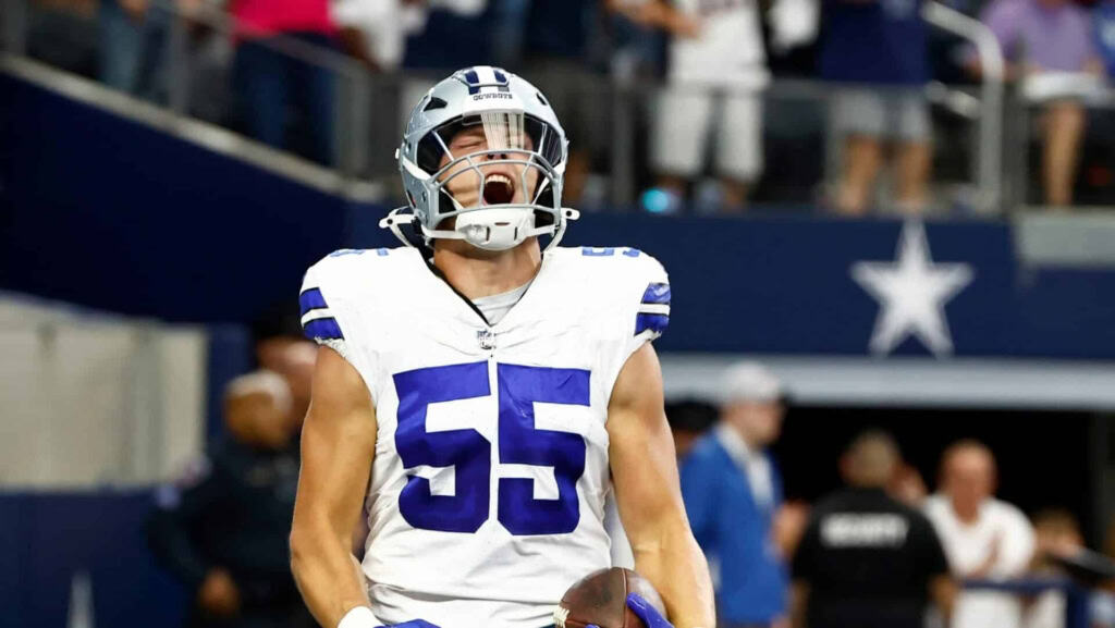 Leighton Vander Esch celebrates his fumble recovery and return for a touchdown in win over the Patriots.