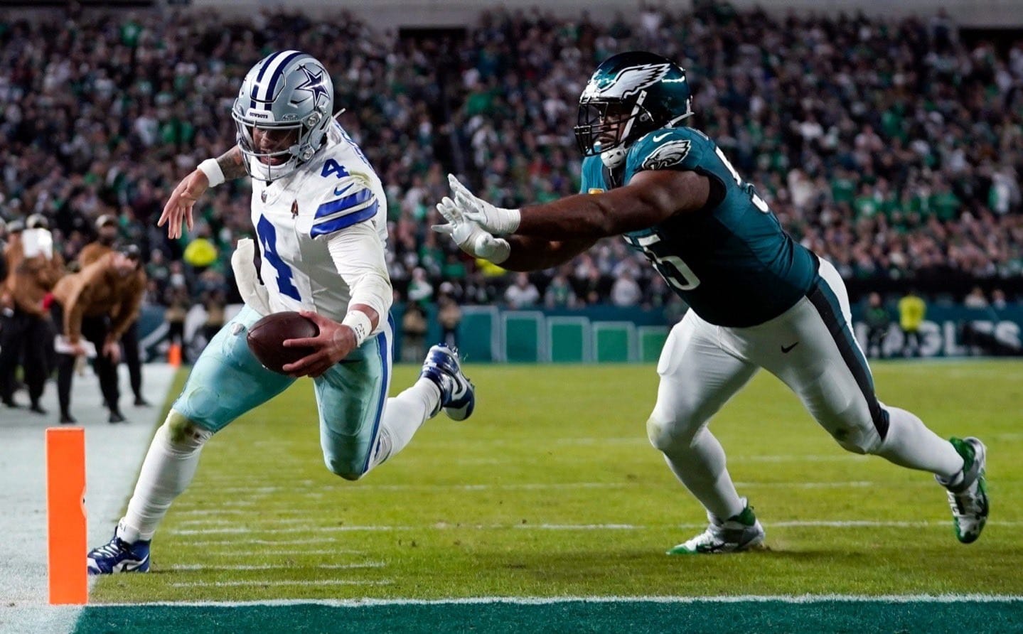 Dak Prescott steps out of bounds before lunging for the endzone on a 2 point attempt in a game vs the Philadelphia Eagles on 11/5/2023