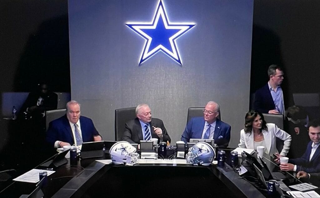 3 players the Cowboys should target if they can trade into the 4th round