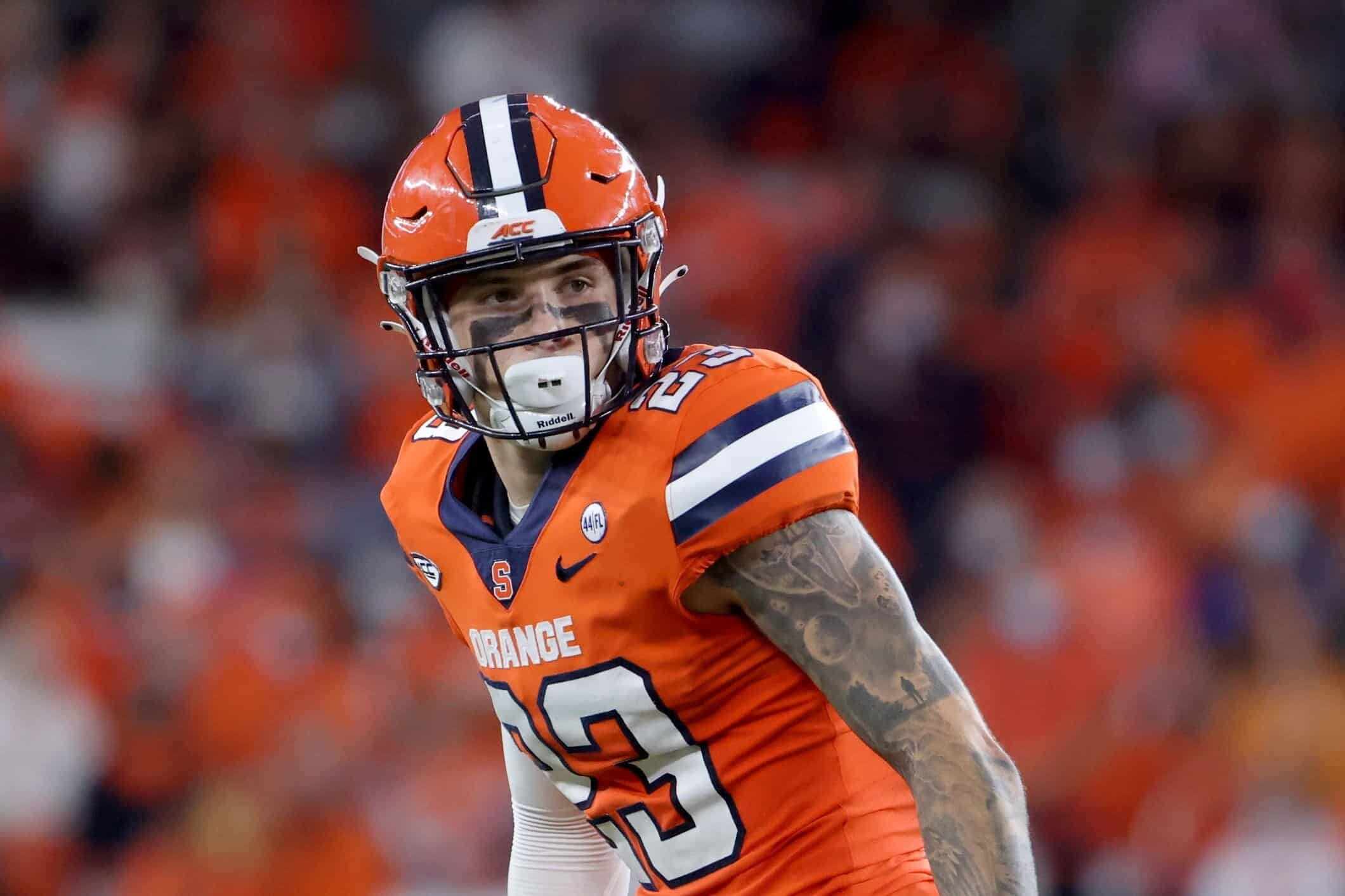Justin Barron Dallas Cowboys linebacker prospect watching the play develop while playing for Syracuse