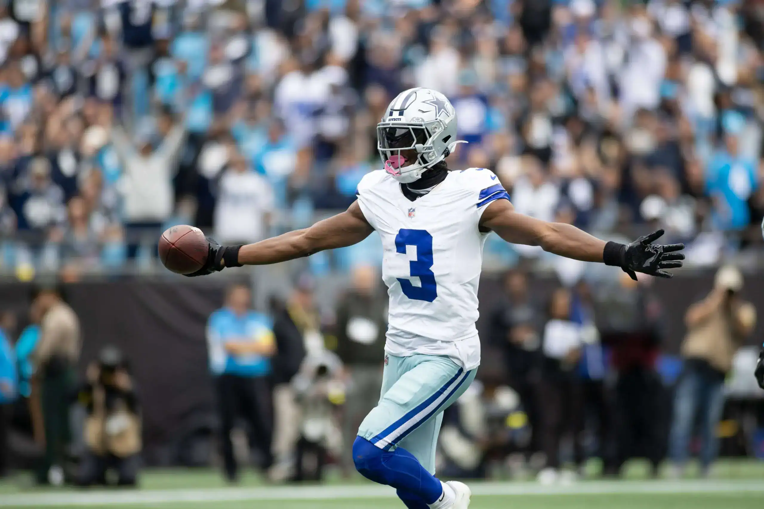 George Pickens contract extension alt text: Dallas Cowboys wide receiver George Pickens celebrates with the football in his hand during a game, as questions grow about whether he will land a contract extension.