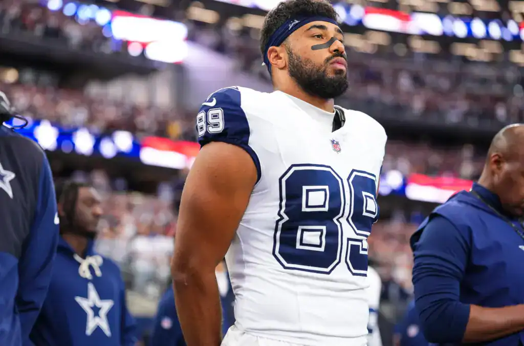 Cowboys Tight Ends: Who Should Make the 53? Brevyn Spann-Ford practicing with the Dallas Cowboys as he pushes for a spot in the team’s tight end room.