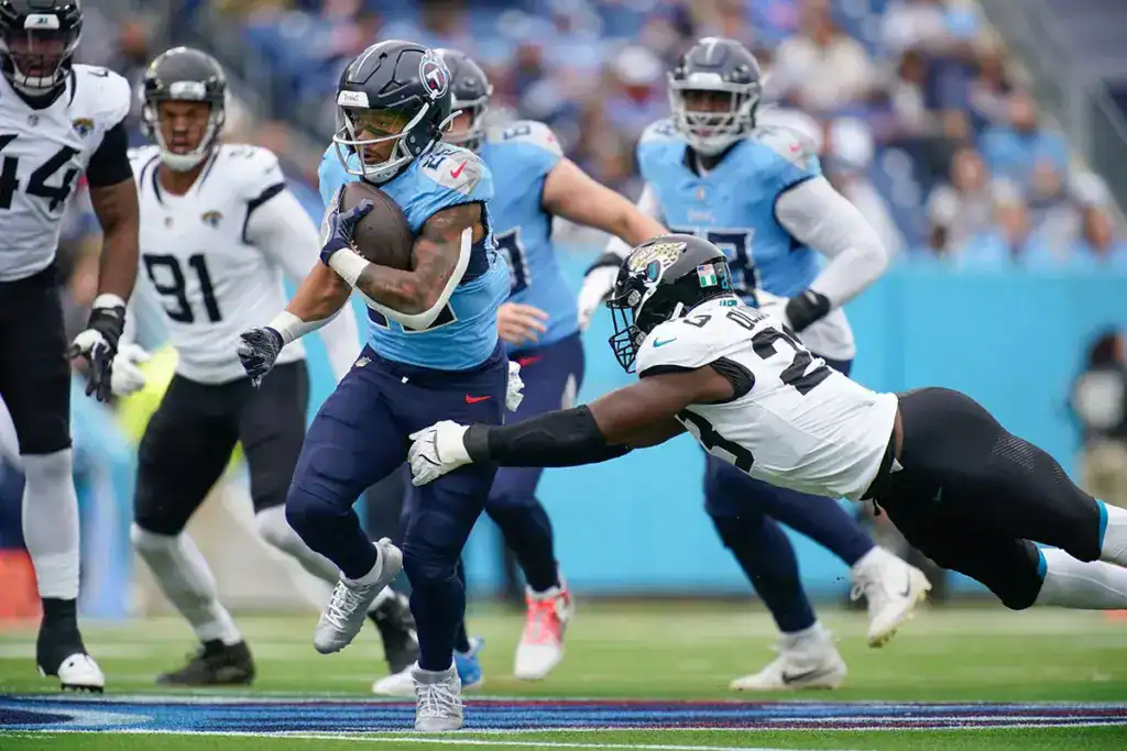 Tony Pollard carries the ball for the Tennessee Titans against the Jacksonville Jaguars.