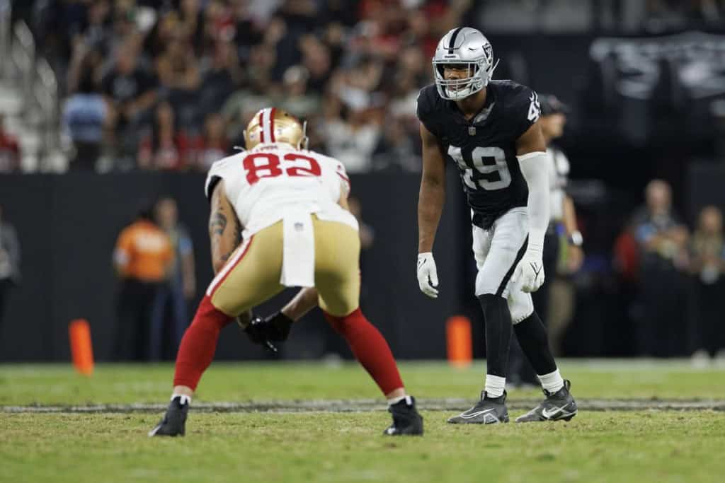 Charles Snowden lined up at linebacker for the Las Vegas Raiders against the San Francisco 49ers.
