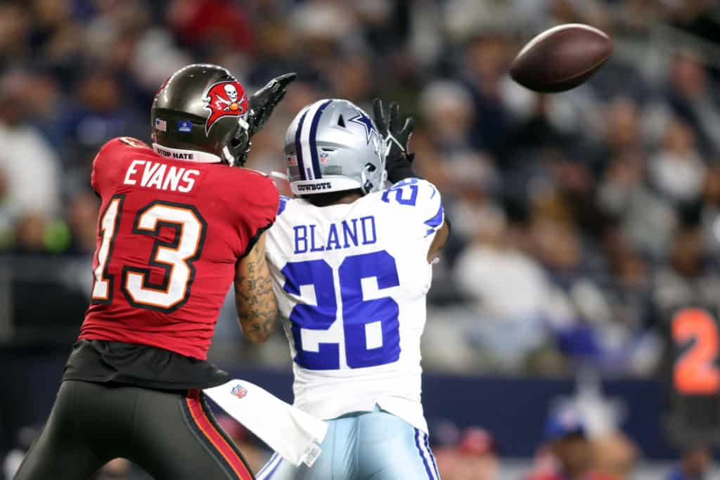 DaRon Bland defends Tampa Bay Buccaneers wide receiver Mike Evans on a deep pass.