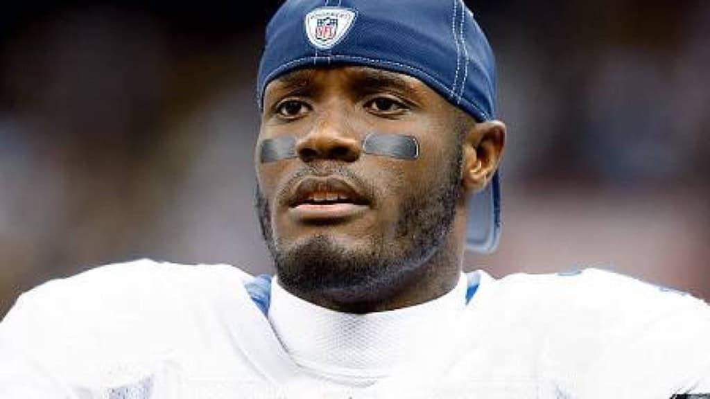 Former Cowboys wide receiver Roy Williams wearing a blue Dallas Cowboys baseball cap.