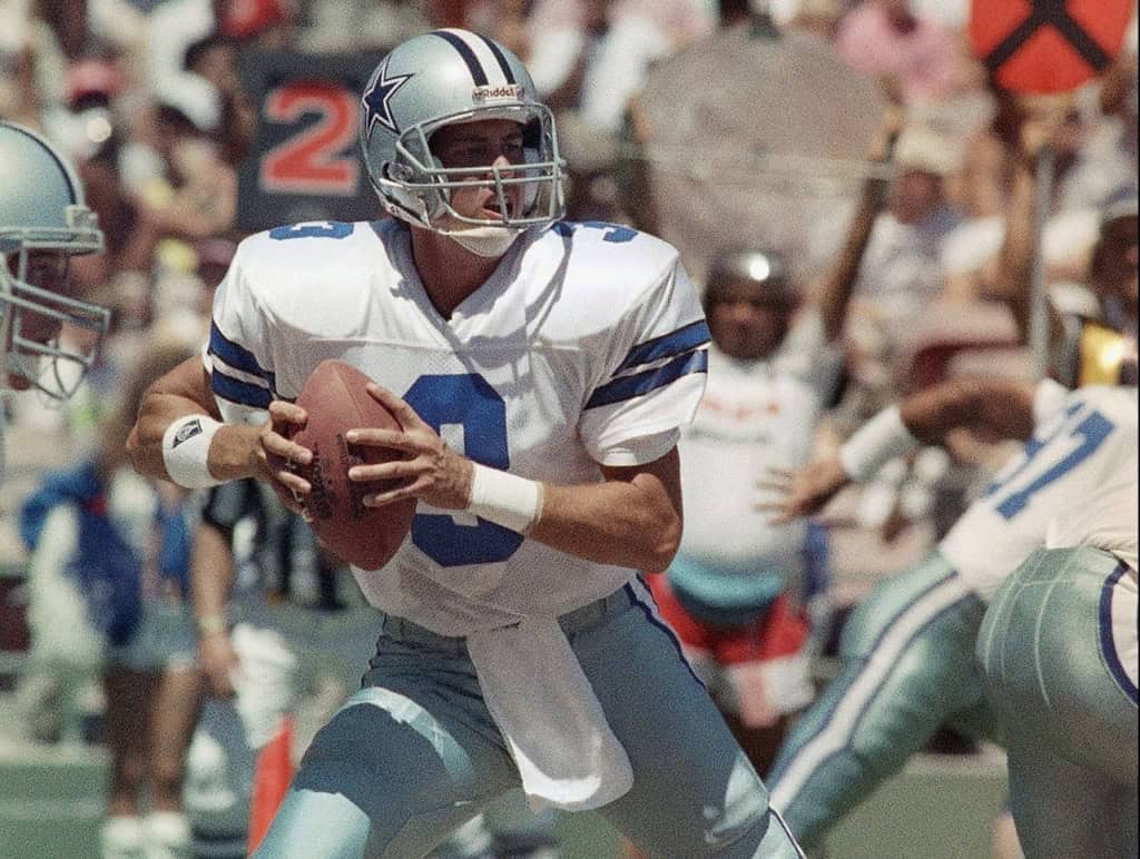 Former Cowboys quarterback Steve Walsh taking a snap during a Dallas Cowboys game.
