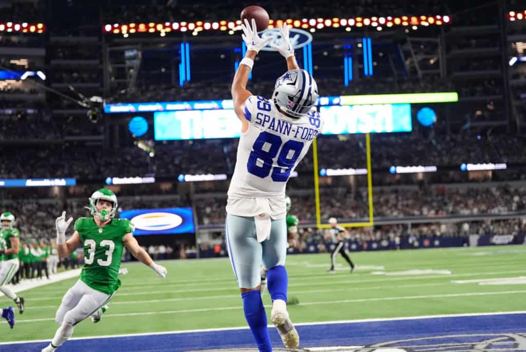 Brevyn Spann-Ford catches a pass against the Philadelphia Eagles as the Cowboys tight ends rank among the roster’s steadier groups.