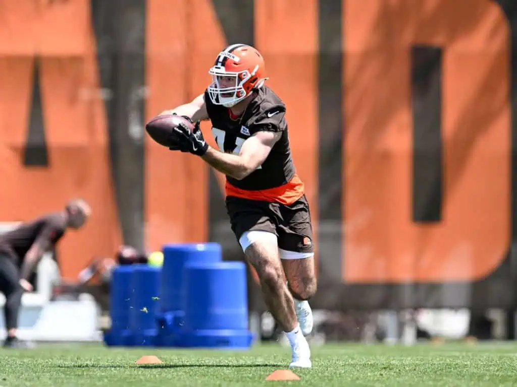 Mitch Van Vooren catches a pass during Cleveland Browns training camp.