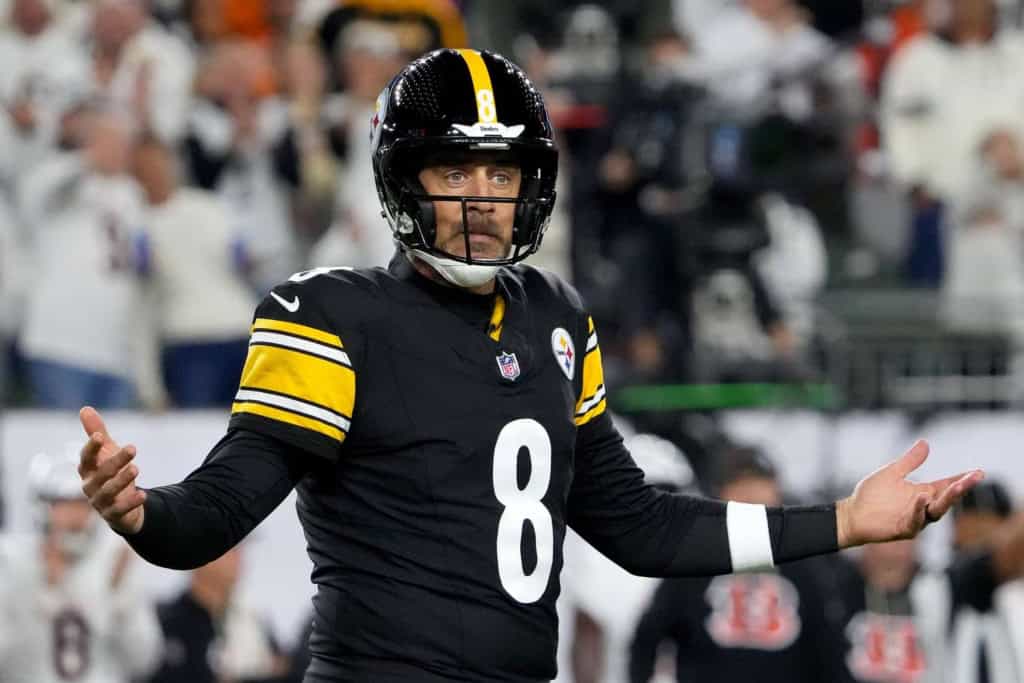 Dak Prescott Broke a 10yr-Old Cowboys Record: Where Does He Rank in NFL History? Pittsburg Steelers quarterback Aaron Rodgers sits in the top 10 of the all-time career passing touchdowns list well ahead of Dak Prescott.