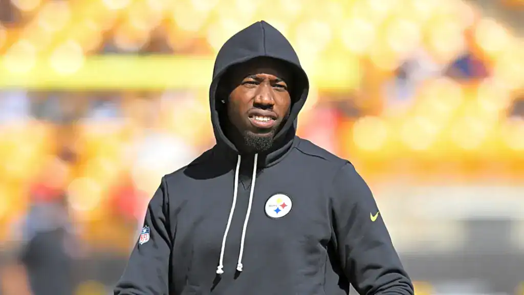The 26' Cowboys and Joey Porter Jr: Does He Fit? Steelers Joey Porter Jr. in street clothes as he sits out with an injury.