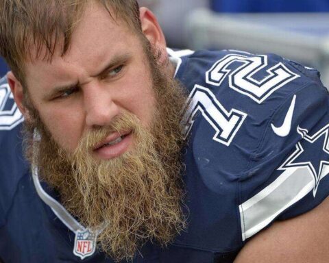 Cowboys Blog - [VIDEO] Cowboys Center Travis Frederick Takes Last Snap In Pro Bowl 1