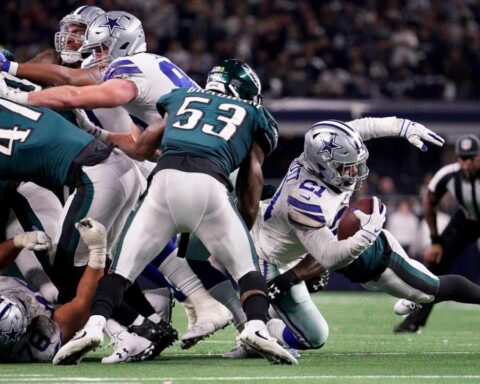 Ezekiel Elliott has Huge Day vs Eagles Thanks to Receiving Prowess