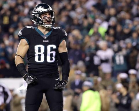 #DALvsPHI: How Cowboys Should Deal With TE Zach Ertz