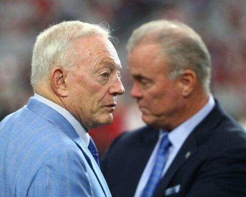 Jerry Jones, Stephen Jones