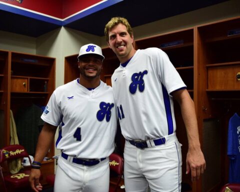 Cowboys Come Out In Full Force To Support Dirk Nowitzki In His Final Game