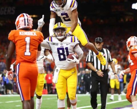 Like Father, Like Son: Will Dallas Cowboys Pass on TE Thaddeus Moss?