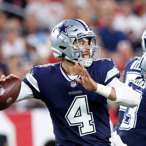 Should Cowboys Play Zack Martin at RT with La'el Collins Suspended? 1