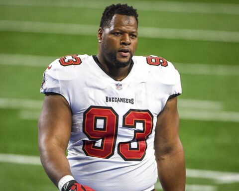 Should the Cowboys Go After DT Ndamkoug Suh? 1