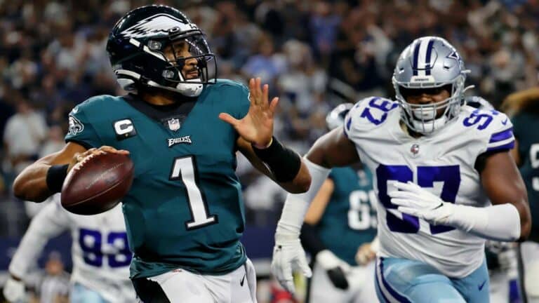 Halftime Report: It's all-Eagles, as Cowboys trail  " , "