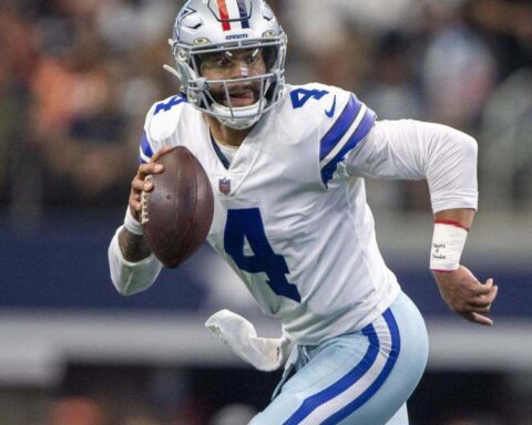 Halftime Report: Cowboys look a bit shaky, but lead 21-13