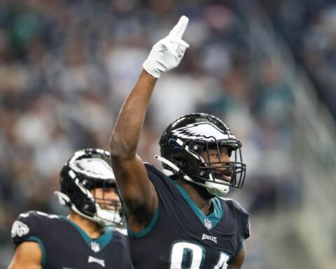 Halftime Report: Eagles lead the Cowboys 20-17 on Christmas Eve