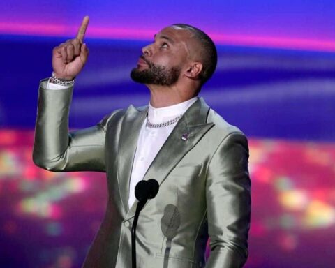 'Love you, Mama': Dak Prescott selected as 2022 Walter Payton Man of the Year, speaks on family and mental health