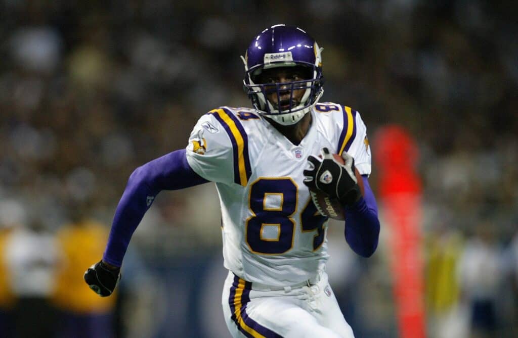 30 Nov 2003: Randy Moss of the Minnesota Vikings during the Vikings 48-17 loss to the St. Louis Rams at the Edward Jones Dome in St. Louis, MO. (Photo by Dilip Vishwanat/Sporting News via Getty Images via Getty Images)